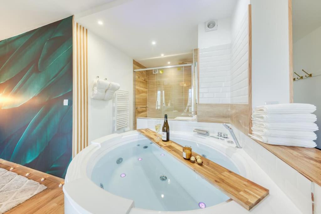 Suite Love Jacuzzi 蒙泰夫兰 外观 照片