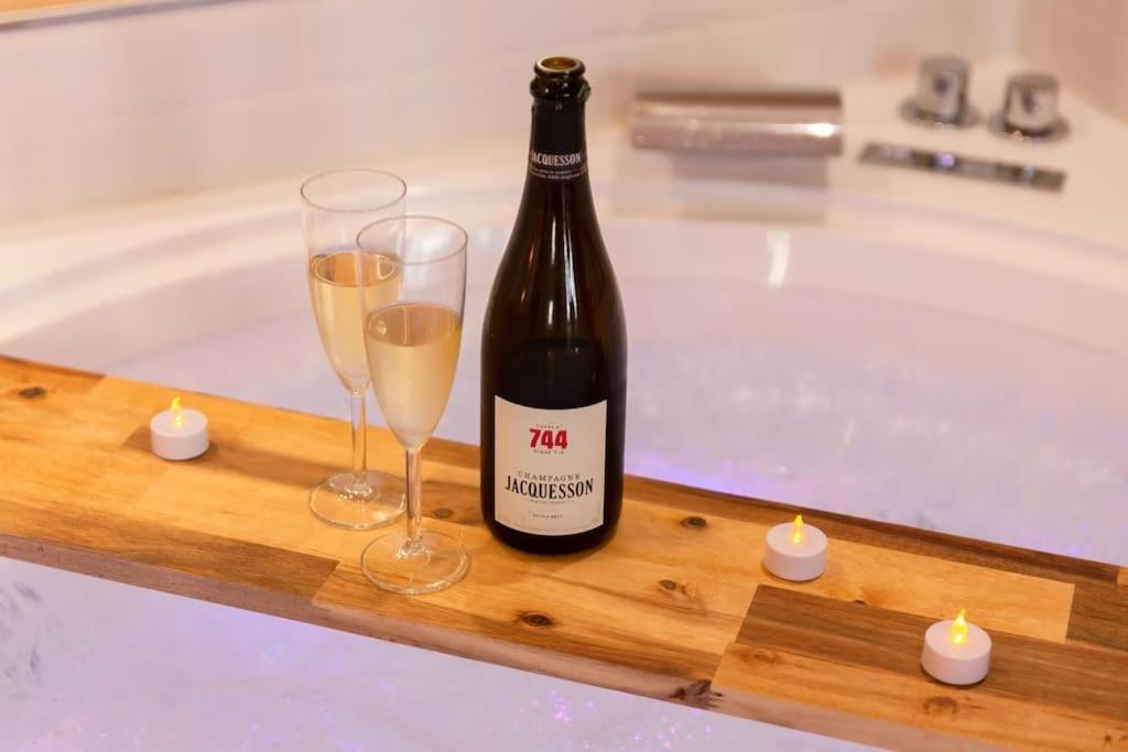 Suite Love Jacuzzi 蒙泰夫兰 外观 照片