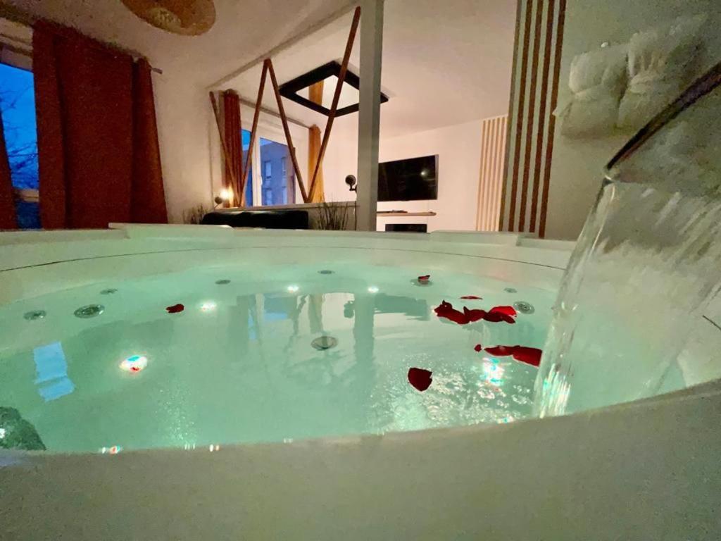 Suite Love Jacuzzi 蒙泰夫兰 外观 照片